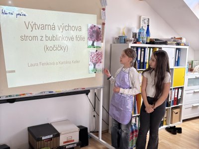 VE VÝTVARNÉ VÝCHOVĚ SAMI SOBĚ UČITELEM
