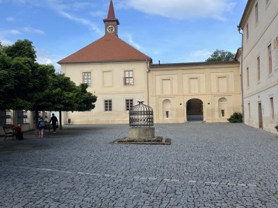 Pravěk na zámku Nižbor
