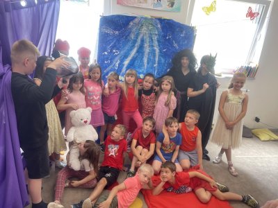 Divadelní představení s názvem “Jak zachránit draka Huberta (a možná i prince)” 19.6.2025