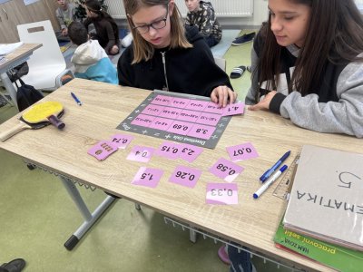 DESETINNÁ ČÍSLA S HROU