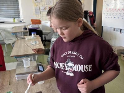 POKUS V RUKOU SAMOTNÝCH BADATELŮ