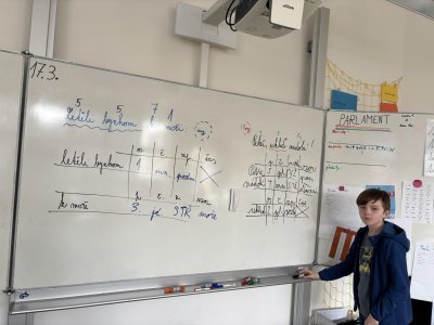 URČOVÁNÍ MLUVNICKÝCH KATEGORIÍ U SLOVES A PODSTATNÝCH JMEN