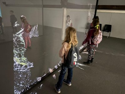 V této části byla velká zábava. Děti nikdy nevěděly, kde se pohádkové postavičky objeví a měly je chytit.