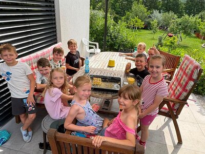 Svačinka od hostitelů - nic nezbylo. Moc děkujeme.
